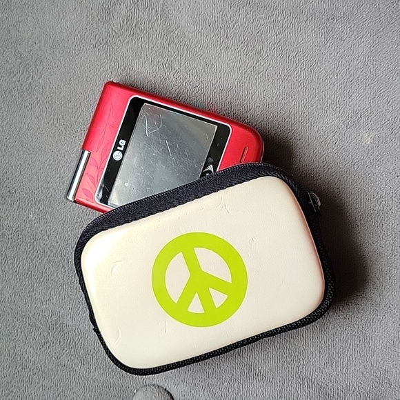 LG Lotus Mobile Phone - Picture 6 of 13